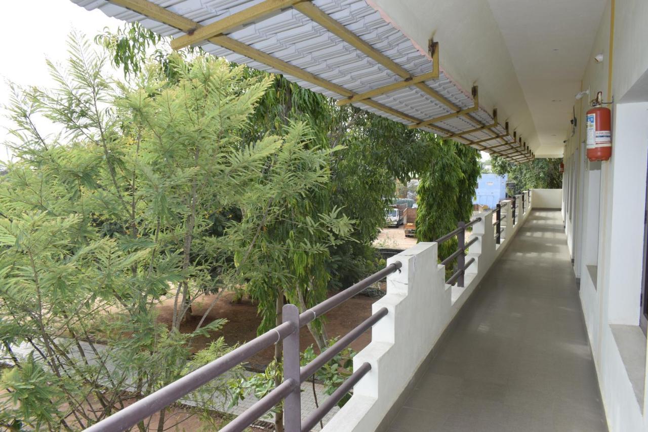 Rani Residency Hotel Puduccseri Kültér fotó