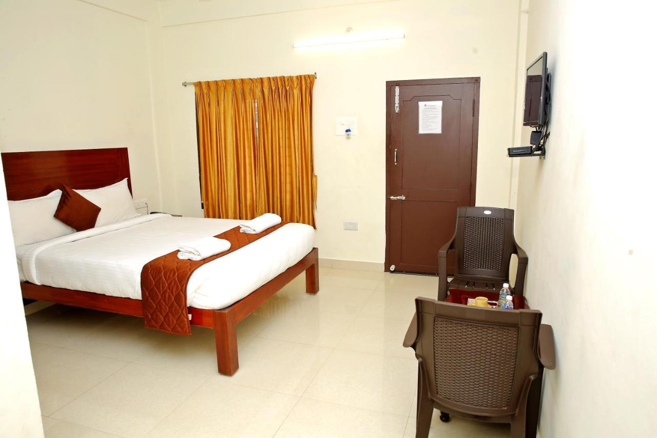 Rani Residency Hotel Puduccseri Kültér fotó